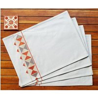 Baumwoll Platzsets Bestickt Mit Herbstlichen Dreiecken An Der Seite - 4Er Set von Indigostep