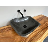 Naturstein Waschbecken Aufsatzwaschbecken Flussstein 48x42 cm von IndiqueDE