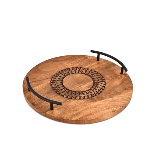 Indus Lifespace Serviertabletts aus Eisen und Akazienholz, rundes Serviertablett – graviert mit Metallgriffen, perfekt für Couchtisch, Ottomane, Getränke, Dekor (30,5 x 30,5 x 4,4 cm) von Indus Lifespace