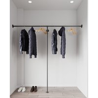 Kleiderständer Von Wand Zu Rohr Industrieller Auf Bestellung Im Urbanen Stil von IndustrialMaestro