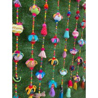 Cw0023 Get 9 Lines Beads Vorhang Für Fensterdekoration Ihr Zuhause Mit Einer Handgemachten Puppe Dieses Schöne Und Farbenfrohe Pom Accessoire Cw0023 Get 9 Lines Beads Vorhang Für Fensterdekoration Ihr Zuhause Mit Einer Handgemachten Puppe Dieses Schöne Und Farbenfrohe Pom Accessoire von IndycraftsDesigns