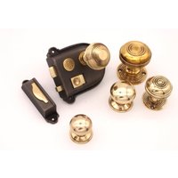 Cromwell Gusseisen Rand Latch Badezimmer & Schlafzimmer Schloss Mit Türknopf Griff Sets - Messing von InfinityDcor