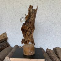 Engel Aus Kiefernholz Mit Regenbogenkristall, Stele, Gartenskulptur, Gartendeko, Balkondeko, Pflanendeko, Dekoration Holz von IngesHolzZauber