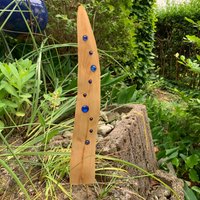 Kleine Stele Aus Buchenholz, Blumentopfstecker, Gartenskulptur, Gartendeko, Balkondeko, Pflanzendeko, Dekoration Holz Kleine Stele Aus Buchenholz, Blumentopfstecker, Gartenskulptur, Gartendeko, Balkondeko, Pflanzendeko, Dekoration Holz von IngesHolzZauber