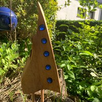 stele Aus Apfelholz Mit Blauen Glasnuggets, Gartenskulptur, Gartendeko, Balkondeko, Pflanzendeko, Dekoration Holz von IngesHolzZauber