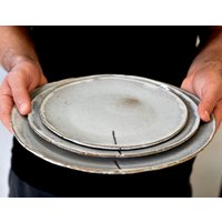 Keramik Teller Set, 3 Stück Im Rustikalen Weiß von IngridDebardCeramics