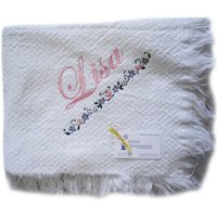 Weiße Baumwoll Decke - Bestickt Mit Dem Herz Bar Stickmuster Wie Abgebildet Und Personalisiert von InitialImpressions