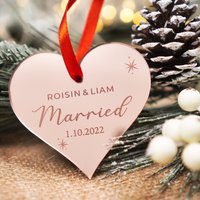 Personalisierte Verheiratet Weihnachten Ornament Erste Kugel Mr Und Mrs Weihnachtsdekoration Geschenk Für Ehepaar Geschenke Personalisierte Verheiratet Weihnachten Ornament Erste Kugel Mr Und Mrs Weihnachtsdekoration Geschenk Für Ehepaar Geschenke von InketchWeddings