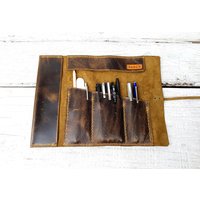 Handgefertigte Leder-stift-Rolle Personalisierter Künstler Pinsel & Werkzeugtasche Handgefertigte Leder-stift-Rolle Personalisierter Künstler Pinsel & Werkzeugtasche von InkitLeather