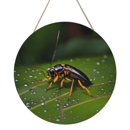 Insekten auf Blättern Runde Holztafelmalerei 12 Zoll Exquisite Kunstwerke, umweltfreundliches Holz, eine elegante Wahl für Heimdekoration. von Inkmhztk