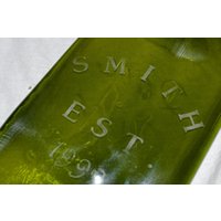 Benutzerdefinierte Name Geätzte Glas Weinflasche Käse Tablett Platte von InnerPiece1