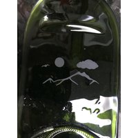 Berg Geätztes Grünes Glas Weinflasche Käsetablett/Platte Berg Geätztes Grünes Glas Weinflasche Käsetablett/Platte von InnerPiece1