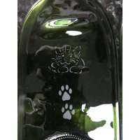 Katze Pfotenabdruck Geätztes Grünes Glas Weinflasche Käsetablett/Platte Katze Pfotenabdruck Geätztes Grünes Glas Weinflasche Käsetablett/Platte von InnerPiece1