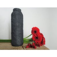 Rustikale Dekovase Im Industrial Design | Farbe Anthrazit/Schwarz Moderne & Nachhaltige Deko Für Regal Und Wohnzimmer Upcycling Vase von InnovativSchuppen