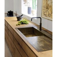 Custom Made Küchenspüle Aus Messing Mit Ablaufbrett von InsideFez
