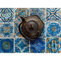 Vintage Blue Tile Table, Turkish Stone Coffee Boho Moroccan Style Side Table Vintage Blue Tile Table, Turkish Stone Coffee Boho Moroccan Style Side Table von InspiraNatura