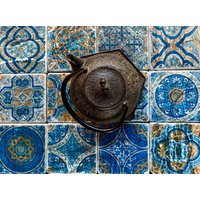 Vintage Blue Tile Table, Turkish Stone Coffee Boho Moroccan Style Side Table von InspiraNatura