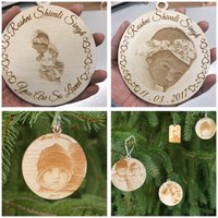 Babys Erste Weihnachtsverzierung Personalisierte Weihnachtsverzierung-Weihnachtsverzierungen Handgemachte-Gravierte Verzierung -Doppelseitig Babys Erste Weihnachtsverzierung Personalisierte Weihnachtsverzierung-Weihnachtsverzierungen Handgemachte-Gravierte Verzierung -Doppelseitig von InstaEtchStudio