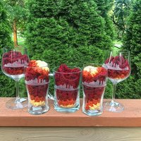 Personalisierte Laser Gravierte Skyline Gläser Pint Glas, Weinglas, Glasbecher von InstaEtchStudio
