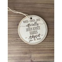 Adoption Weihnachtsschmuck| Personalisierter Christbaumschmuck| Weihnachtsdeko| Weihnachtsbaum Dekor | Holz Ornament Graviertes Ornament von IntegrityDesignCo