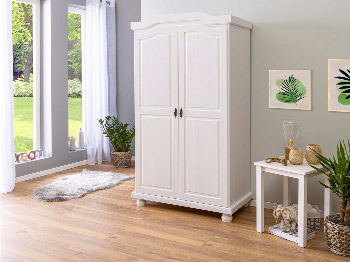 möbelando Kleiderschrank Hedda (BxHxT 104 x 180 x 56 cm) aus Massivholz in Weiss mit 2 Türen und 4 Einlegeböden. von möbelando