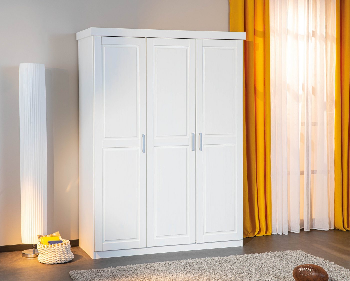 freiraum Kleiderschrank Magnus (BxHxT 140 x 190 x 55 cm) aus Massivholz in Weiss mit 3 Türen und 5 Einlegeböden von freiraum