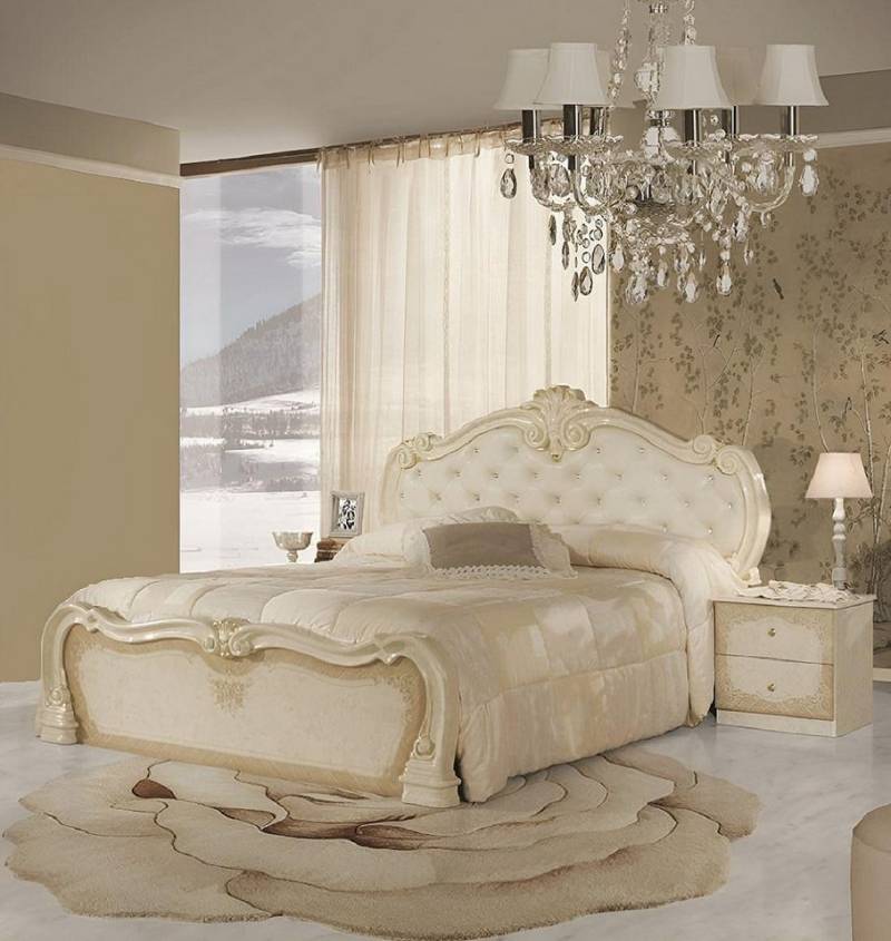 Interdesign24 Schlafzimmer-Set Serafina, (inkl. Bett 160 x 200 cm und 2 Nachtkonsolen, im ausgefallenem Barock-Stil mit Verzierungen), in Hochglanz Beige/Gold von Interdesign24