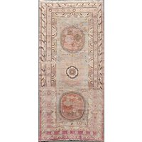 Khotan Samarkhand Teppich Aus Zentral Asien Mit Ying-Yang Verzierungen Khotan Samarkhand Teppich Aus Zentral Asien Mit Ying-Yang Verzierungen von InterioursNo1