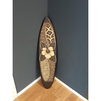 Deko Surfboard 100cm Zum Aufhängen Mit Hibiskus Blume Motiv Surfbrett Tiki Hawaii Style von InterlifestyleDesign