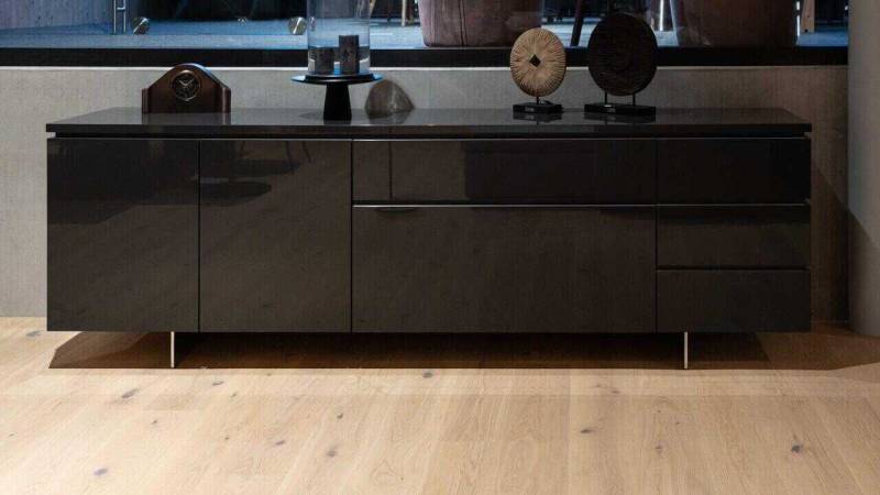Sideboard Cube Gap Hochglanzlackiert Anthrazit M121 Griff Aluminiumfarbig von Interlübke
