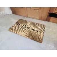 Interluxe Fußmatte 40x60 cm - Willkommen Sepia Palm Rutschfeste Fussmatte Boho Scandi Tropical Tropisch Kokosnuss Herbst Japandi Interluxe Fußmatte 40x60 cm - Willkommen Sepia Palm Rutschfeste Fussmatte Boho Scandi Tropical Tropisch Kokosnuss Herbst Japandi von Interluxe