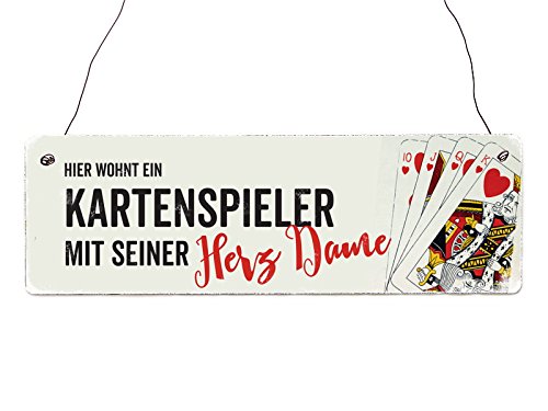 Interluxe Holzschild Shabby Hier WOHNT EIN KARTENSPIELER MIT Seiner Herz Dame Türschild Interluxe Holzschild Shabby Hier WOHNT EIN KARTENSPIELER MIT Seiner Herz Dame Türschild von Interluxe