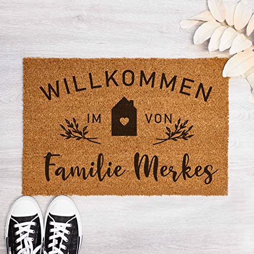 Interluxe Kokos Fußmatte - WILLKOMMEN IM ZUHAUSE VON Familie [Wunschname] - Fussmatte Made in Germany personalisiert individuell Deko Eingangsbereich (40x60cm) von Interluxe