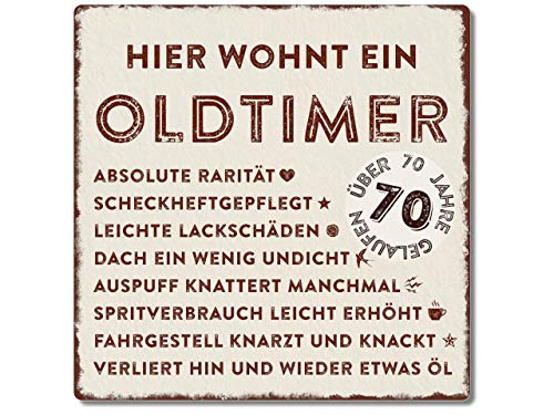 Interluxe Metallschild 20x20cm -Hier wohnt ein Oldtimer 70 - wetterfestes Schild zum 70. Geburtstag Geschenkidee für Papa, Opa, Freund, Kollege oder Nachbar von Interluxe