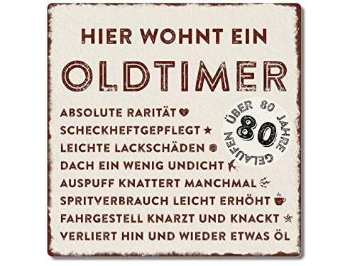 Interluxe Metallschild 20x20cm -Hier wohnt ein Oldtimer 80 - wetterfestes Schild zum 80. Geburtstag Geschenkidee für Papa, Opa, Freund, Kollege oder Nachbar von Interluxe