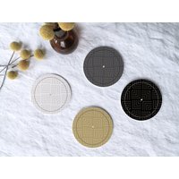 Led Untersetzer Rund 4Er Set Irrgarten Abstract Leuchtend Design Coaster Lightning Friends Wedding Hochzeit Tischdeko Geschenk Led Untersetzer Rund 4Er Set Irrgarten Abstract Leuchtend Design Coaster Lightning Friends Wedding Hochzeit Tischdeko Geschenk von Interluxe