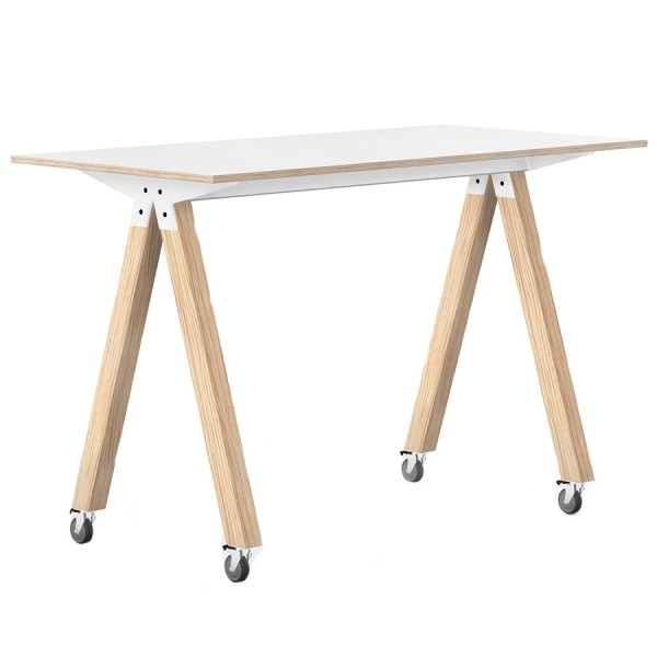 Interstuhl WHAT IF WE FLY High Table L 1600 | Stehtisch WT201 von Interstuhl