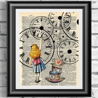 Kunstdruck Auf Antiker Buchseite Alice Im Wunderland. Lexikon Und Tasse Tee. Wandkunst Upcycled Medium von IntheFrameShop