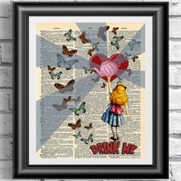 Kunstdruck Auf Antiker Buchseite. Alice Im Wunderland, Drink Me. Lexikon. Wandkunst Upcycled. Geschenk von IntheFrameShop