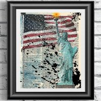 Wörterbuch Kunstdruck Lady Liberty. Usa Flagge Kunstwerk Auf Alten Lexikon Seite. Wandbehang. Upcycled Antiker Medien von IntheFrameShop