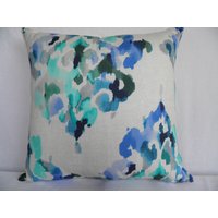 Akari Aquamarin Kissenhülle Akari Aquamarin Kissenhülle von IntoCushions2