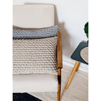 Elegant Crochet Pillow For Couch - Cozy Home Decor Accent, Soft Collection, Decorative Cushion Bedroom von IntriqInterior