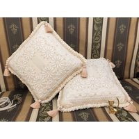 Handbesticktes Spitzen Kissen Set Vintage Elfenbein Couch Mit Quasten Handbesticktes Spitzen Kissen Set Vintage Elfenbein Couch Mit Quasten von IrenHandEmbroidery