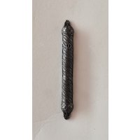 Runde Mesusa Aus Brüniertem, Filigranem Metall, 12 cm Runde Mesusa Aus Brüniertem, Filigranem Metall, 12 cm von IridiumStore