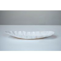 Großes Handgemachtes Weißes Serviertablett | Oval Keramik Ausgebogten Rand Servierplatte Weißes Geschirr Handgefertigtes Weihnachtsgeschenk Für Großes Handgemachtes Weißes Serviertablett | Oval Keramik Ausgebogten Rand Servierplatte Weißes Geschirr Handgefertigtes Weihnachtsgeschenk Für von IritGoldbergCeramics