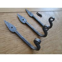 3Er Pack Hirten Crook Hooks Handgeschmiedete Schmiedehaken Hängehaken Bügeleisen Vintage Altes Landhaus Antik Eisen von IronmongeryWorld