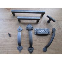 Cast Iron Antik Küchenmöbel Schrank Schublade Ziehgriffe Schale Tasse Becher Vintage Retro Upcycle Restauration von IronmongeryWorld