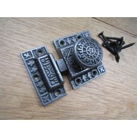 Cast Iron Schrank Turn Latch Catch Knob Vitrine Tür Rim Lock Alte Vintage-stil Fangen Knauf Cast Iron Schrank Turn Latch Catch Knob Vitrine Tür Rim Lock Alte Vintage-stil Fangen Knauf von IronmongeryWorld
