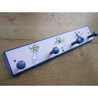 Lila Rosa Fee Engel Prinzessin Holz Mädchen Kinderzimmer Schule Garderobe Kleiderbügel Aufhängehaken Schiene Rack Flur von IronmongeryWorld