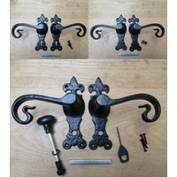 Paar Schäferhirte Schwarz Antikes Gusseisen Gefederter Hebel Einsteckschloss Riegel Badezimmer Türgriffe Vintage Alte Cottage Landhausstil von IronmongeryWorld